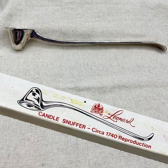 Leonard Circa 1740 Reproduction Silverplate Candle Snuffer - Picture 2 of 15